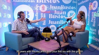 Kata Sanchez non resiste alla macchina vibrante e squirta da vera professionista in azione solista - Juan Bustos Podcast