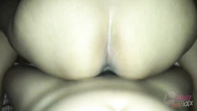 MILF desi BBW com peitões naturais enormes cavalga estilo POV como profissional