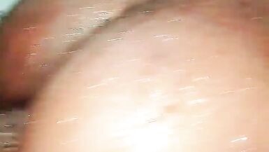 Sexyrita zeigt ihren kurven Körper und nimmt einen großen schwarzen Schwanz in heißer Badewanns-Session