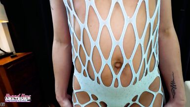 Mercedez, MILF morena peituda, faz rimjob profundo com o playmate tatuado Jeff Lacy