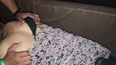 Creampie Cathy si fa un gangbang senza preservativo con creampie e sesso orale.