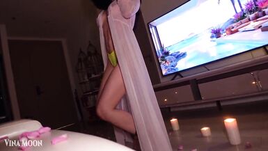 Sieh zu, wie Vina Moon mit dem Black Knight eine wilde Reverse-Cowgirl-Session hat