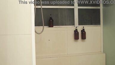 Lore Loveın Büyük Siyah Kıçını Banyoda Sana Tapıyor
