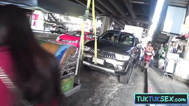 Guarda Newcy Ttp e Bodo Froto in un video porno thailandese al centro commerciale - azione amatoriale bollente!