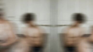 MILF tettone seduce un ragazzo di 18 anni in una scena 3D bollente