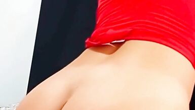 Tina, die heiße Latina-MILF, reitet nach dem Mittagessen den harten Schwanz vom Kollegen