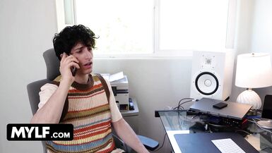 Rachael Cavalli erteilt ihrem Schülerin eine Hardcore-Lektion mit sinnlichem MILF-Vorspiel