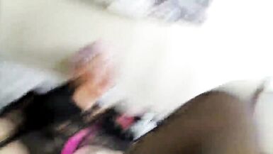 Rus MILF AimeeParadisein bu amatör oral seks videosunda sıcak vücudunu ve sıkı amını göstermesini izleyin