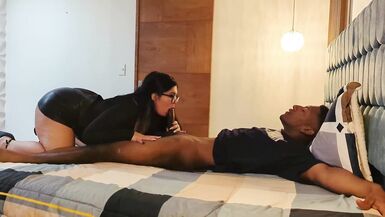 Mi hijastro me folla el culo con su verga enorme y lo llena de semen - MILF colombiana Antonella Jones engaña a su esposo - 3 image