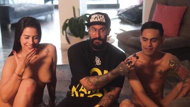 Regarde Kylei Ellish, la MILF pulpeuse, samuser salement avec le jeune chauffeur de son mari pendant quil est absent ! - 12 image