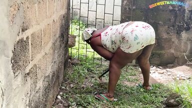 La chatte de Hotmama se fait démonter par une grosse bite pendant quelle se fait défoncer le cul serré en cowgirl et en levrette