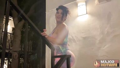 Jaylene Rio and Rome Major adorent les gros seins naturels lun·e de lautre et chevauchent leurs grosses bites dans la chambre - 2 image