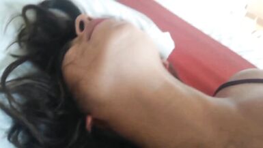Kassandra ne se lasse pas de la grosse queue de Marcox dans son petit cul serré