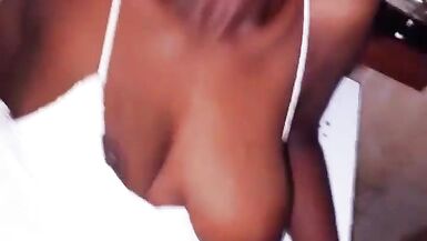 sexyrita 在被 Masckedclub1 的 BBC 操弄时，她曲线优美的身体潮吹