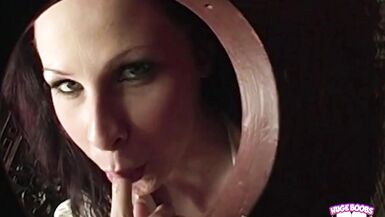 Gianna Michaels e Scott Lyons si divertono con una scopata profonda nella figa. - 5 image
