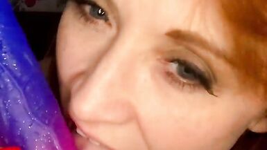 Lily Kink se pone sucia y sucio con su juguete anal favorito en una compilación de pies sucios