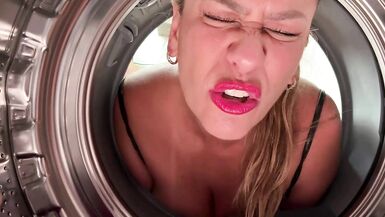 El hijastro de Kata Sanchez le da duro al coño de su MILF en la lavadora mientras su madrastra mira en cuckold roleplay
