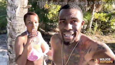 Yum Thee Boss y Rome Major: aventura mojada de mamadas en la isla