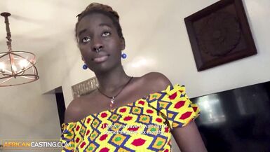 Crystal, MILF noire à gros seins, suce et baise une grosse bite blanche pendant son audition serré