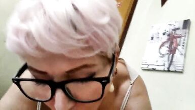 AimeeParadise e Peter Stone si scatenano con deepthroat, roleplay da matrigna e sesso selvaggio - 4 image