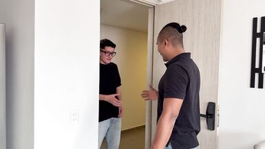 Regardez Pipeboy, Sr Matamoros et Salome Gil en plein sexe anal intense avec un jeune nerd