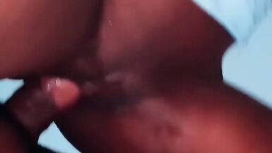 Masckedclub1: MILF dal corpo formoso Sexyrita squirta mentre cavalca un cazzo duro e lo ingoia fino in fondo.