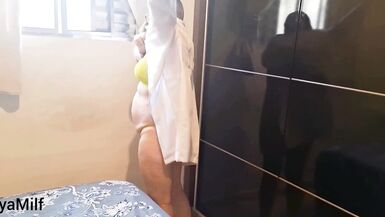 Mya Milf seduz o enteado com seus peitões e massageia ele até dormir - 1 image