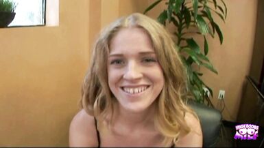 Lynna Fox riceve una creampie selvaggia da Michael Stefano mentre la scena swinger si scatena.