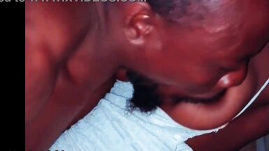 Sexyrita und Masckedclub1 teilen ein heißes Homemade-Video: Nasse Ebony-MILF squirting und reitet einen BBC