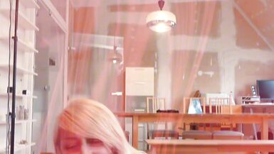 Fit XXX Sandy ve Yankee, iki garip Alman MILF, POV köpek stili eyleminde sert bir yarak paylaşıyor