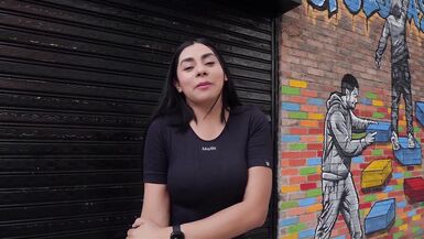 Empanada-Verkäufer and MelanyLatina vögeln eine busige MILF - POV