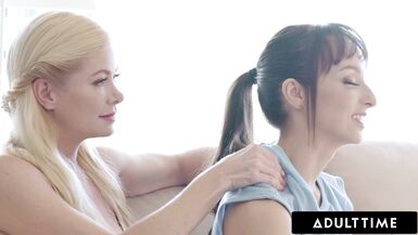 Lexi Luna recebe massagem da melhor amiga Serene Siren e sente vários tipos de dor