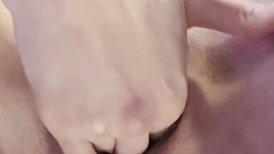 Il dirty talk di Sexygamermomma porta a squirting tre volte in videochiamata