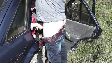 Penis73 et Konstanzia en public : MILF en talons hauts mouillée et déchaînée avec un chauffeur de taxi