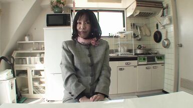 Makiko Nakane genießt Solo-Spaß mit einem Liebhaber von behaarter Muschi