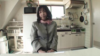 Makiko Nakane genießt Solo-Spaß mit einem Liebhaber von behaarter Muschi