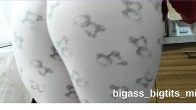 Bigass_bigtits_milf shows off her curvy body and solo skills in doggystyle
