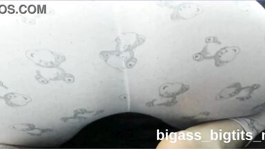 MILF sexy et pulpe, cul parfait et gros seins, déchaînée en levrette