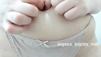 Watch Bigass_bigtits_milf play with her bellied body & play with her pussy