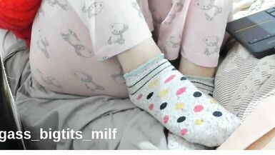 MILF grosse fesses et gros seins en solo fétichiste torride