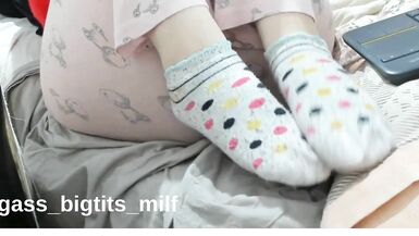 MILF grosse fesses et gros seins en solo fétichiste torride