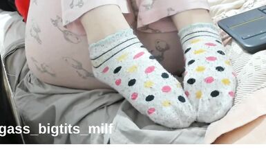Video solo fetish piedi bollente di milf con culo e tette grosse