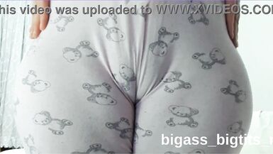 Bigass_bigtits_milf's solo play: Masturbating with her curvy body and toes