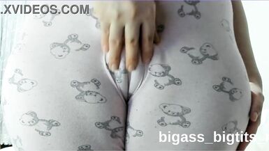 Bigass_bigtits_milf's solo play: Masturbating with her curvy body and toes