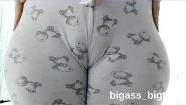 Orte de cameltoe - masturbation en pyjama