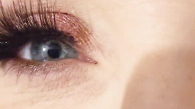 Lily Kink, senin striptizini görmeyi ve orgazma giden yolu sikmeyi seven müstehcen konuşan bir MILFdir