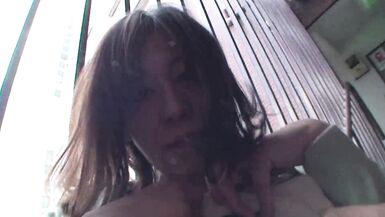 Versaute japanische MILF Haruko Ogura bettelt um einen tiefen Fick