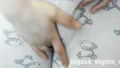 Bigass_bigtits_milfin kıvrımlı Latin kedisi POV solo oyunda sert bir şekilde dövülüyor