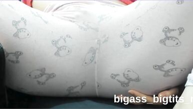 Veja essa MILF gostosa e safada de pijama, corpo curvilíneo e corpão - 15 image