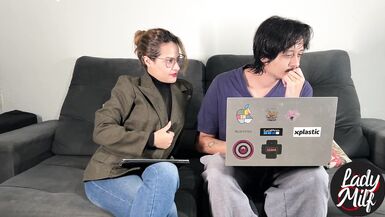 Lady milf domina la magra O Tulipa con la sua mano esperta e il suo corpo da pornostar
